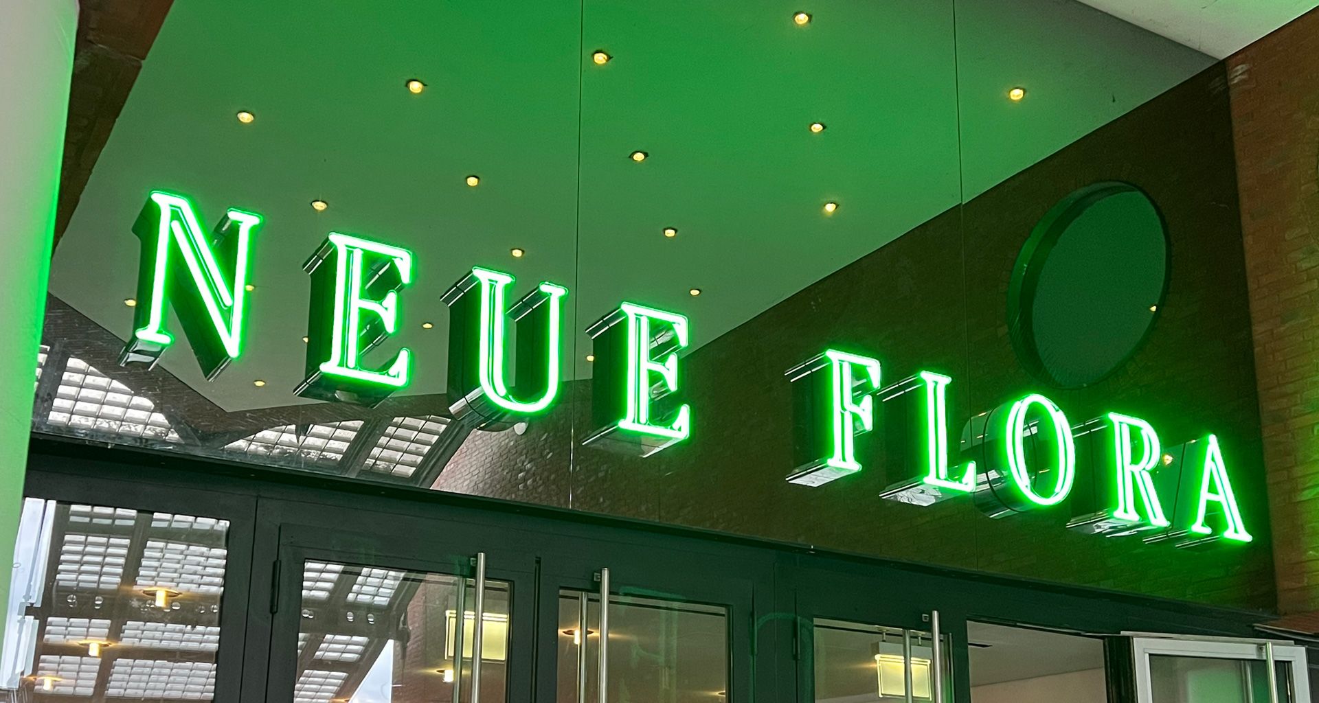 Lichtwerbung Neue Flora Hamburg